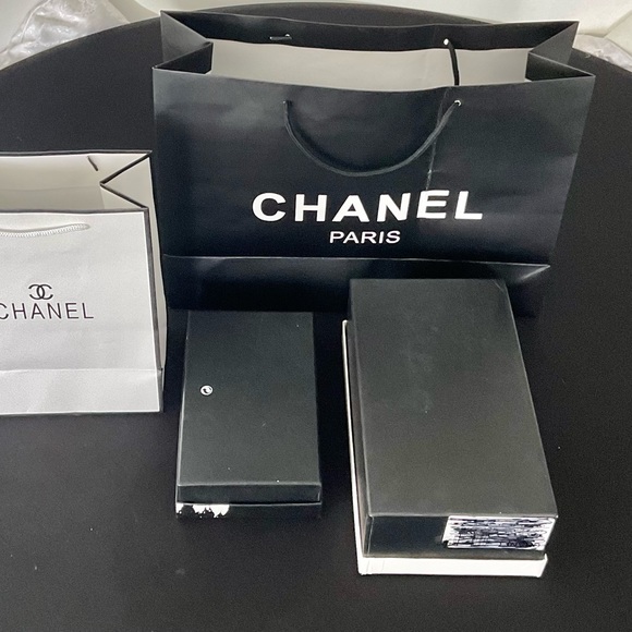 🔥2 CHANEL BOXES & 2 BAGS - Picture 5 of 5